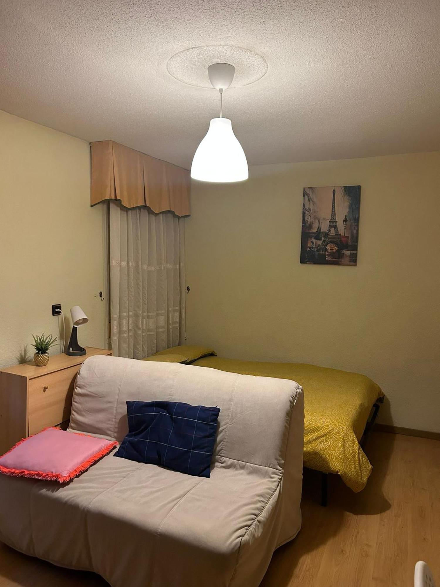 Amplia Habitacion En Buena Ubicacion Madrid Bagian luar foto